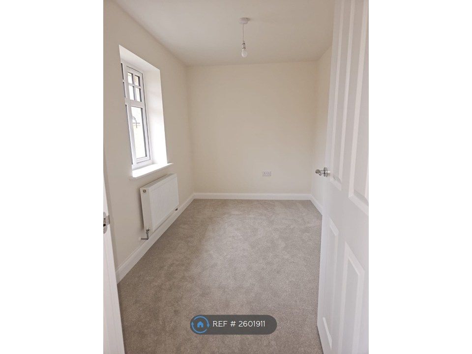 Property photo 3 of 12 Bedroom 3