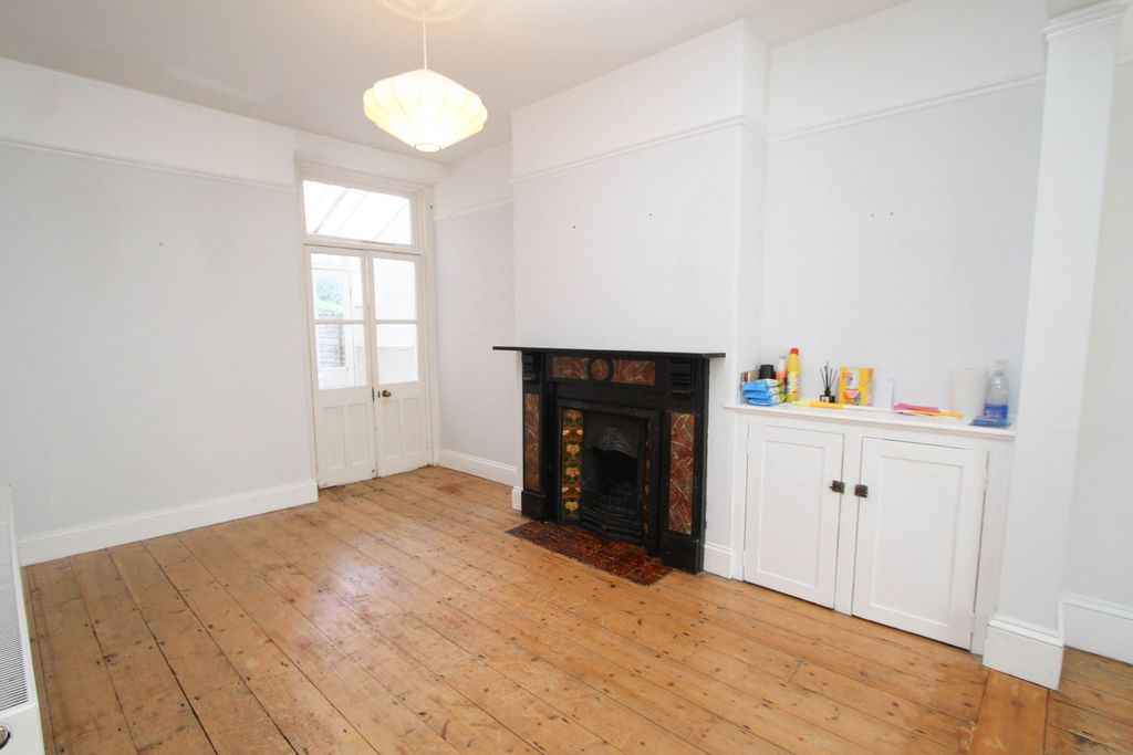 Property photo 3 of 17 Dining Room