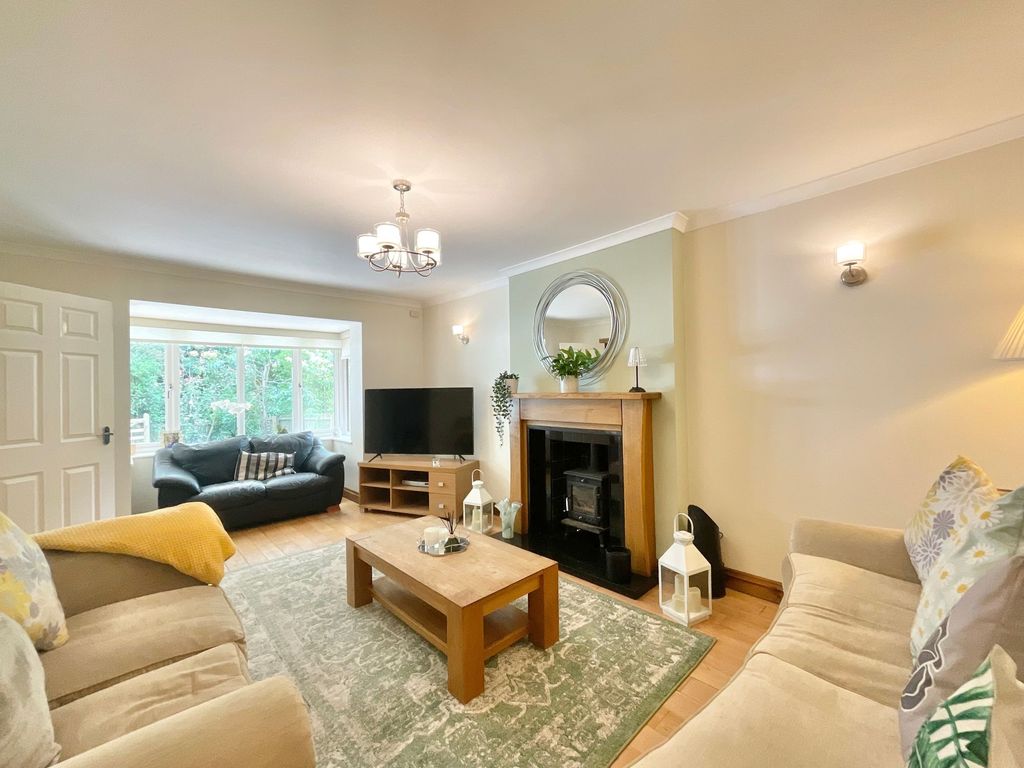 Property photo 2 of 27