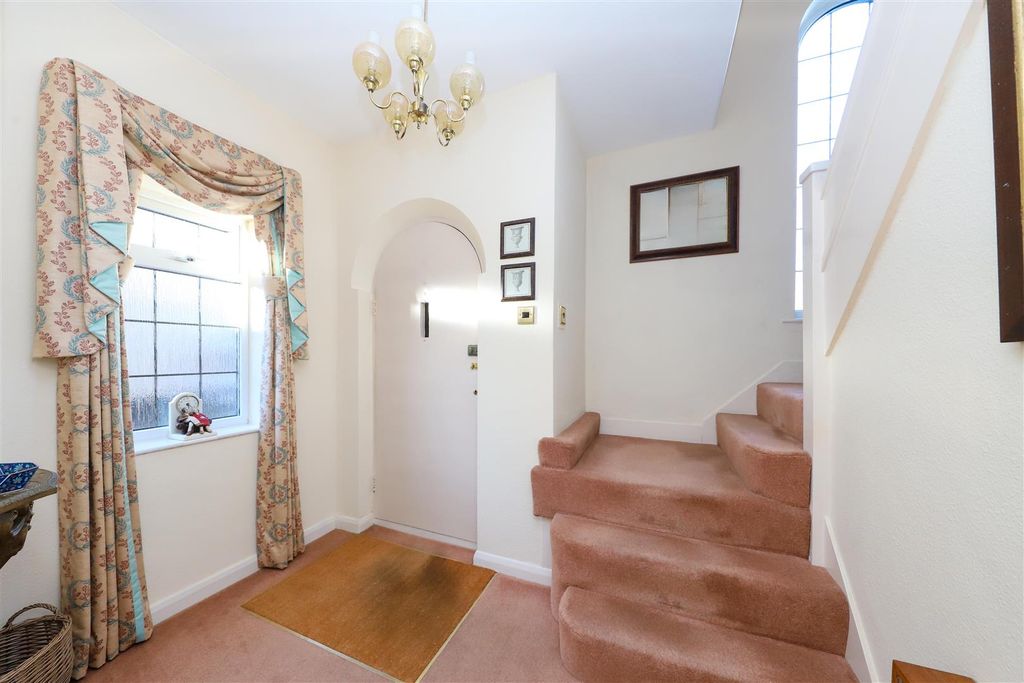 Property photo 2 of 12 Hall