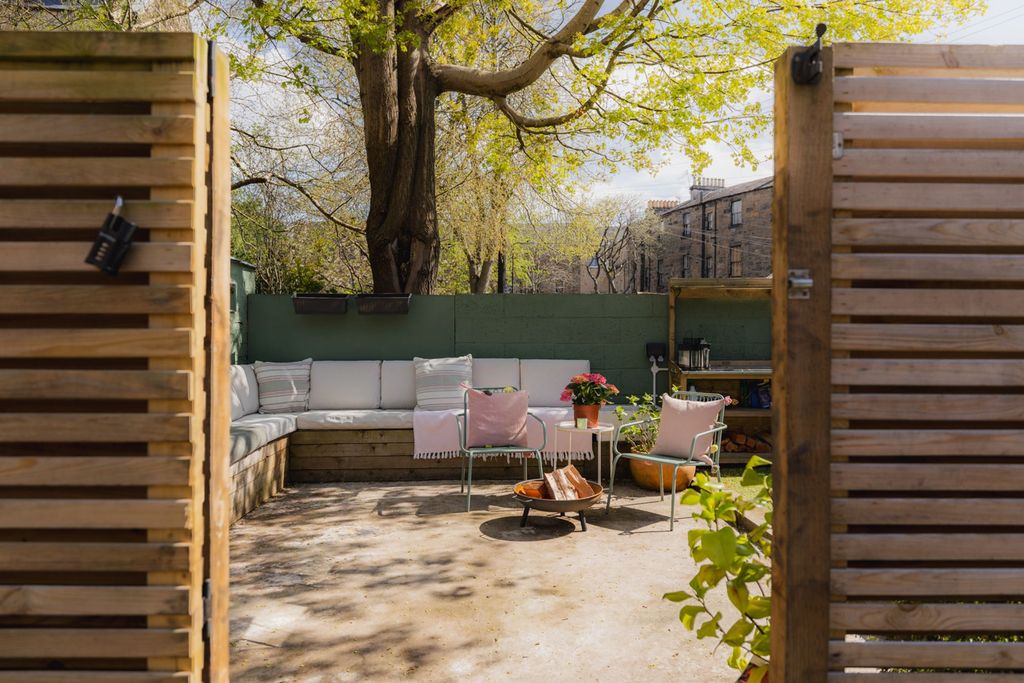 Property photo 3 of 44