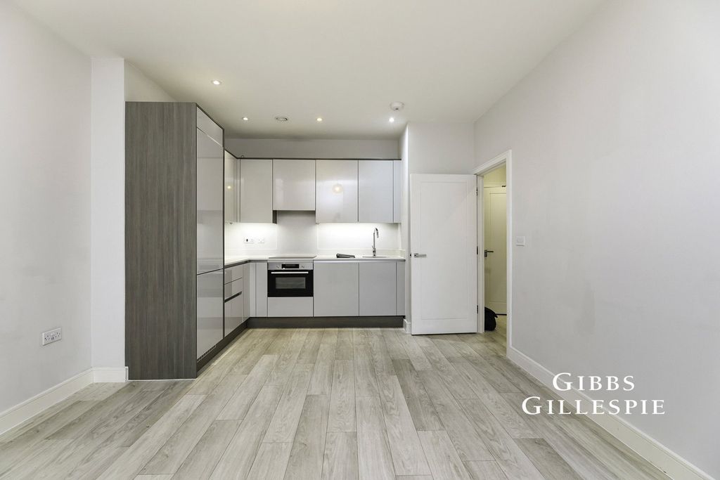 Property photo 2 of 11 Picture No. 16