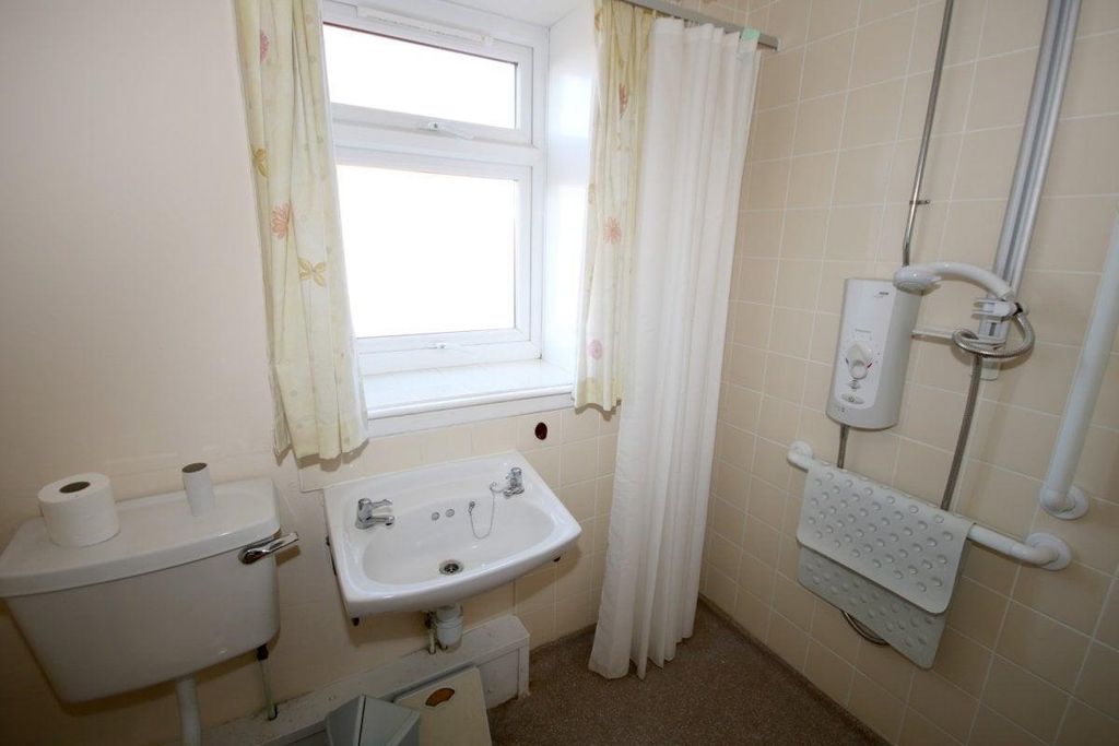 Property photo 3 of 8 Wet Room