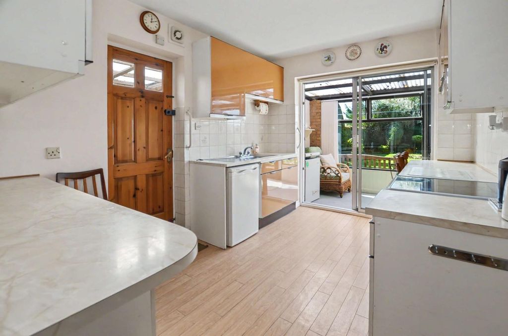 Property photo 3 of 17 Kitchen