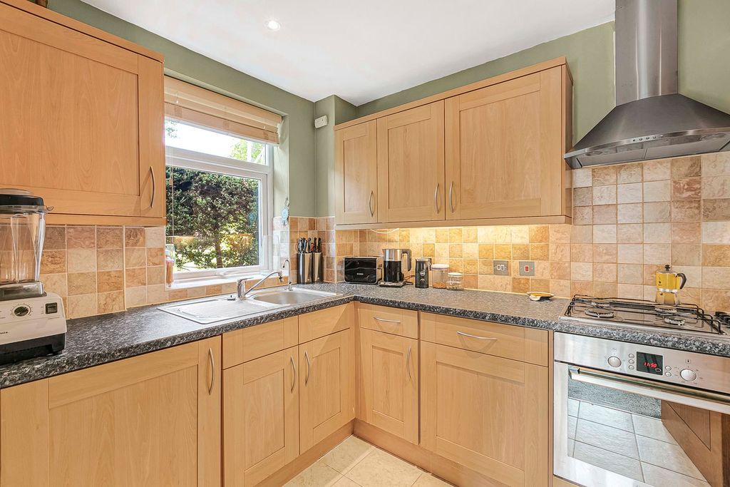 Property photo 3 of 25 Kitchen