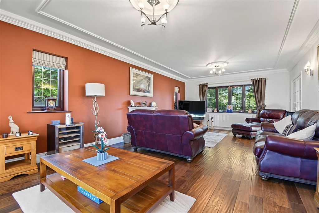 Property photo 3 of 40 Living Room