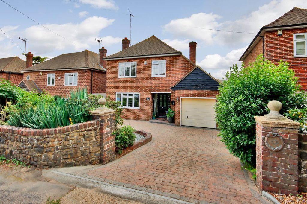 Property photo 1 of 18 External