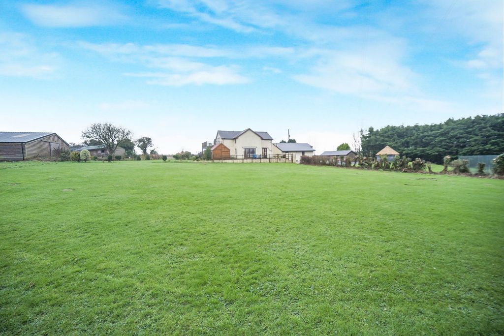 Property photo 1 of 47