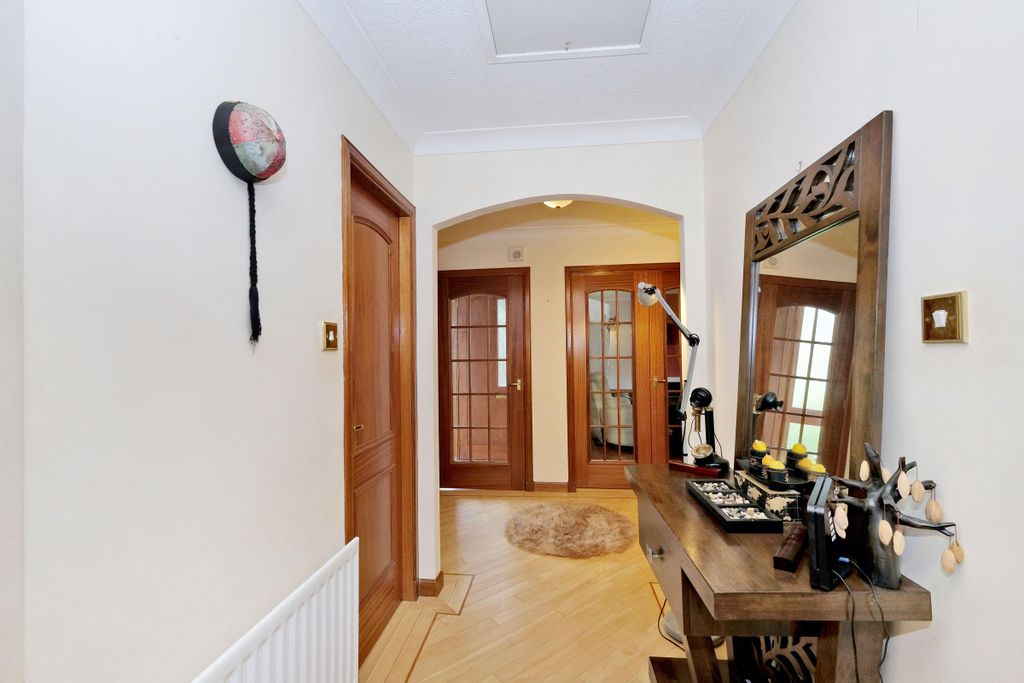 Property photo 3 of 24