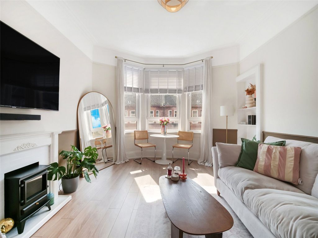 Property photo 2 of 16 Picture No. 11