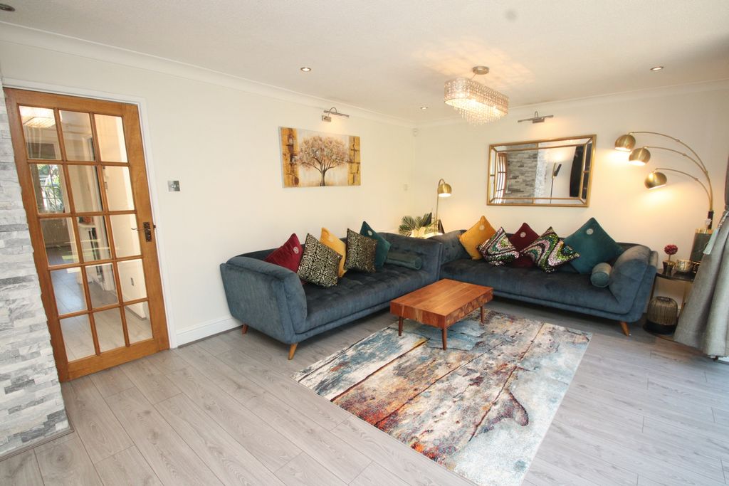 Property photo 3 of 19 Photo 21