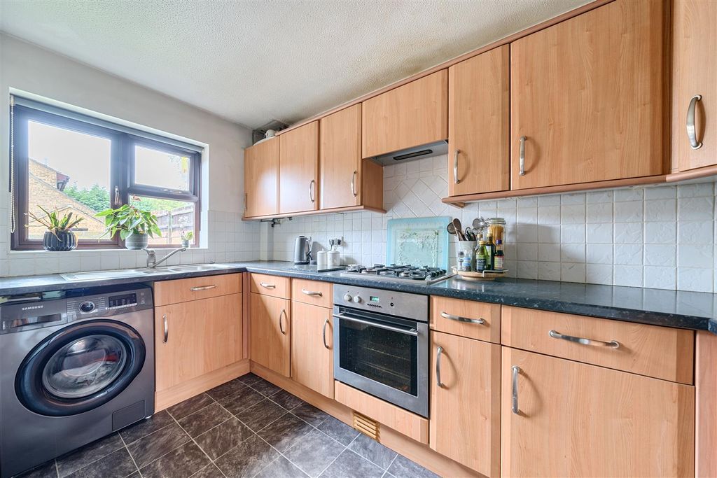 Property photo 3 of 24 1298590-30-682F53Df7E6d1-Arw.Jpg