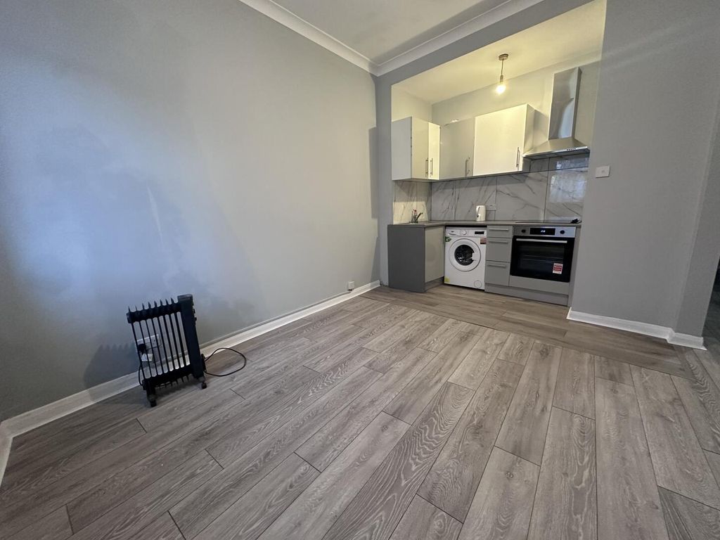 Property photo 3 of 7 Kitchen