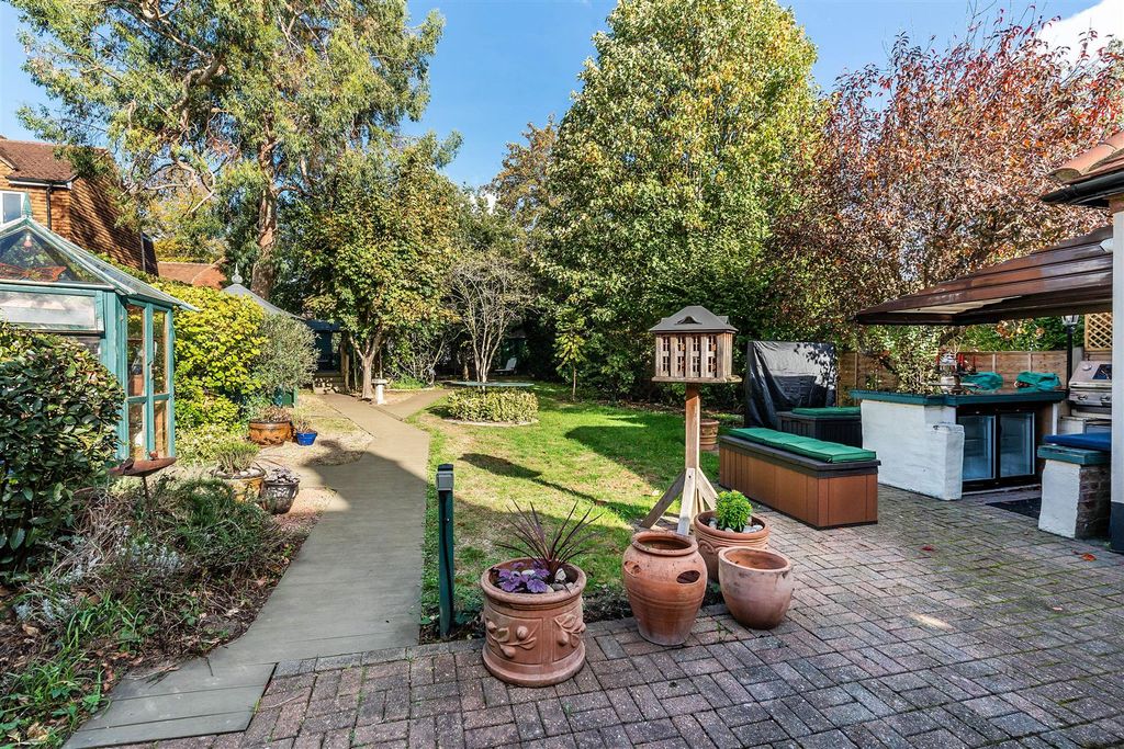Property photo 2 of 26 16-Linden-Road-20-1.Jpg