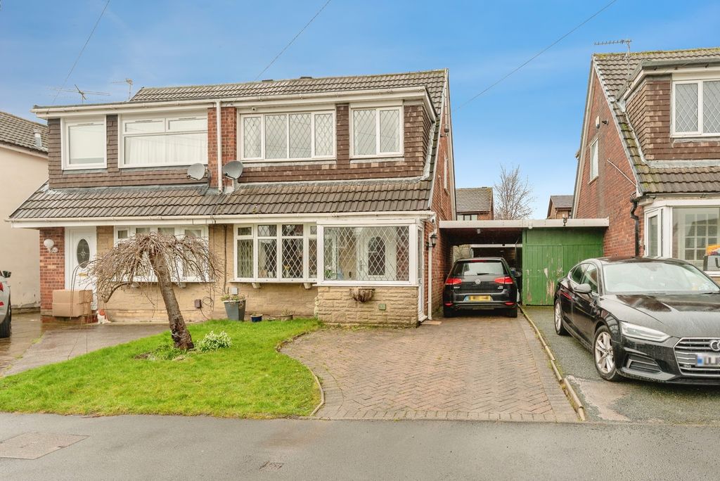 Property photo 1 of 17 External