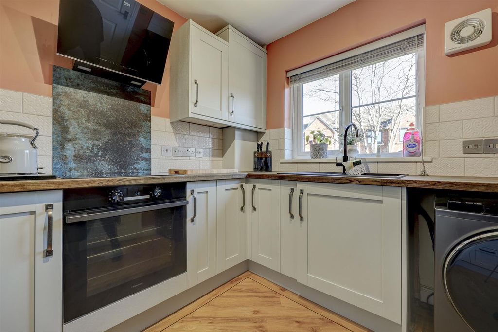 Property photo 3 of 16 Kitchen