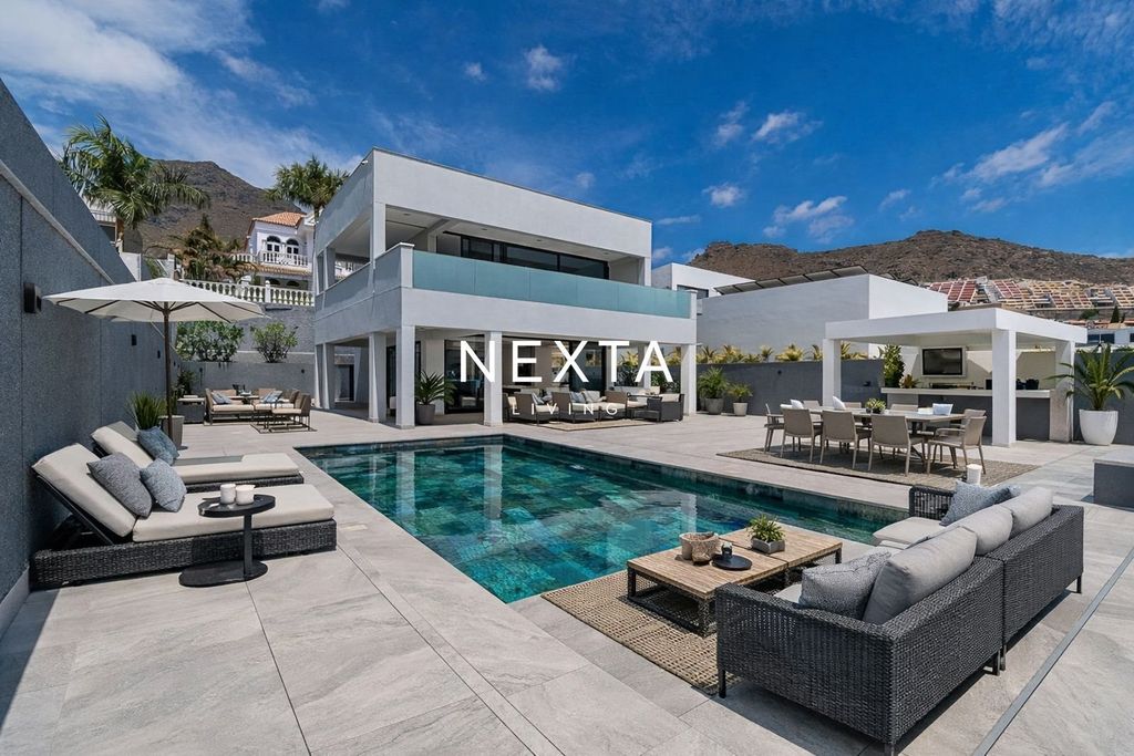 Property photo 1 of 33 New Build Luxury Villa With Private Pool In El Madroñal – Costa Adeje