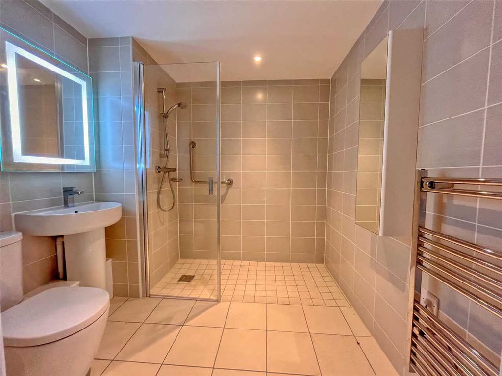 Additional image 14 of 2 bed flat for saleVictoria Gardens, Hadleigh Road, Frinton On Sea CO13