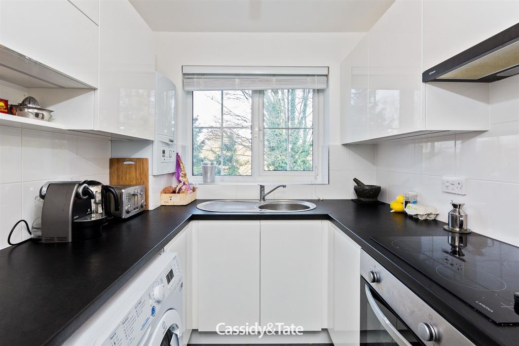 Property photo 2 of 17 33 Westminster Court-004.Jpg