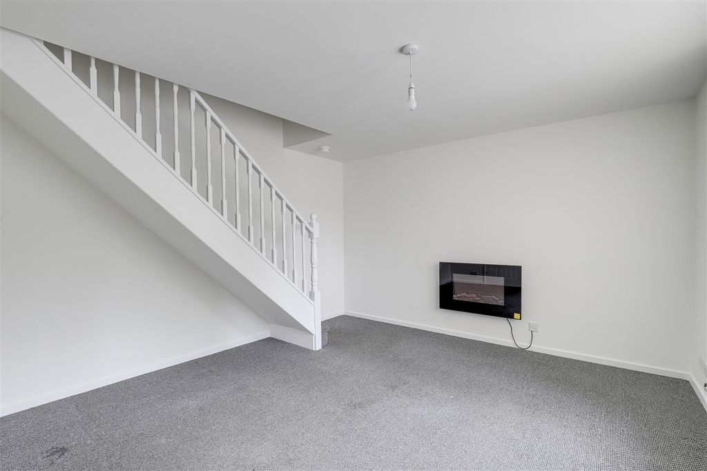 Property photo 2 of 11 382.Jpg