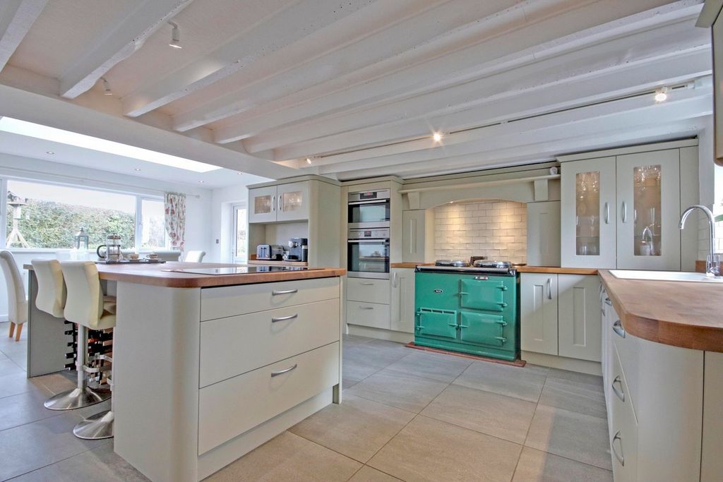 Property photo 2 of 22