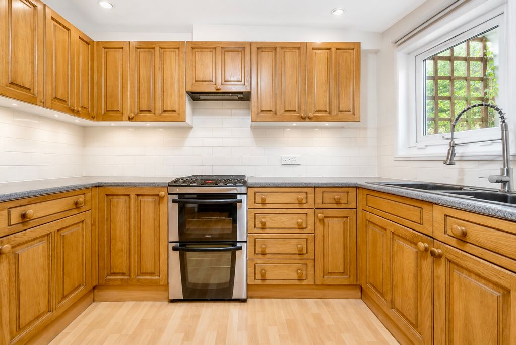 Property photo 3 of 12 Kitchen
