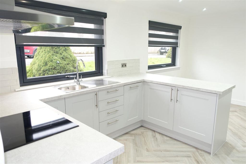 Property photo 3 of 15 Kitchen Diner