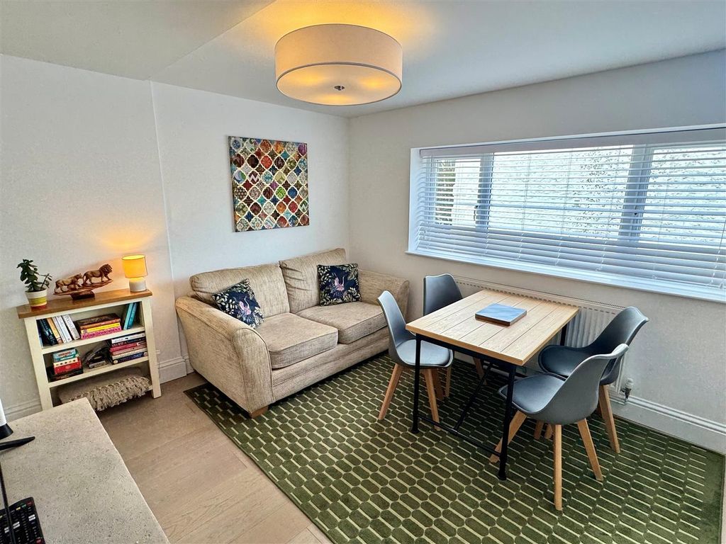 Property photo 3 of 8 Flat 10, 10-12 Tolcarne Road Lounge