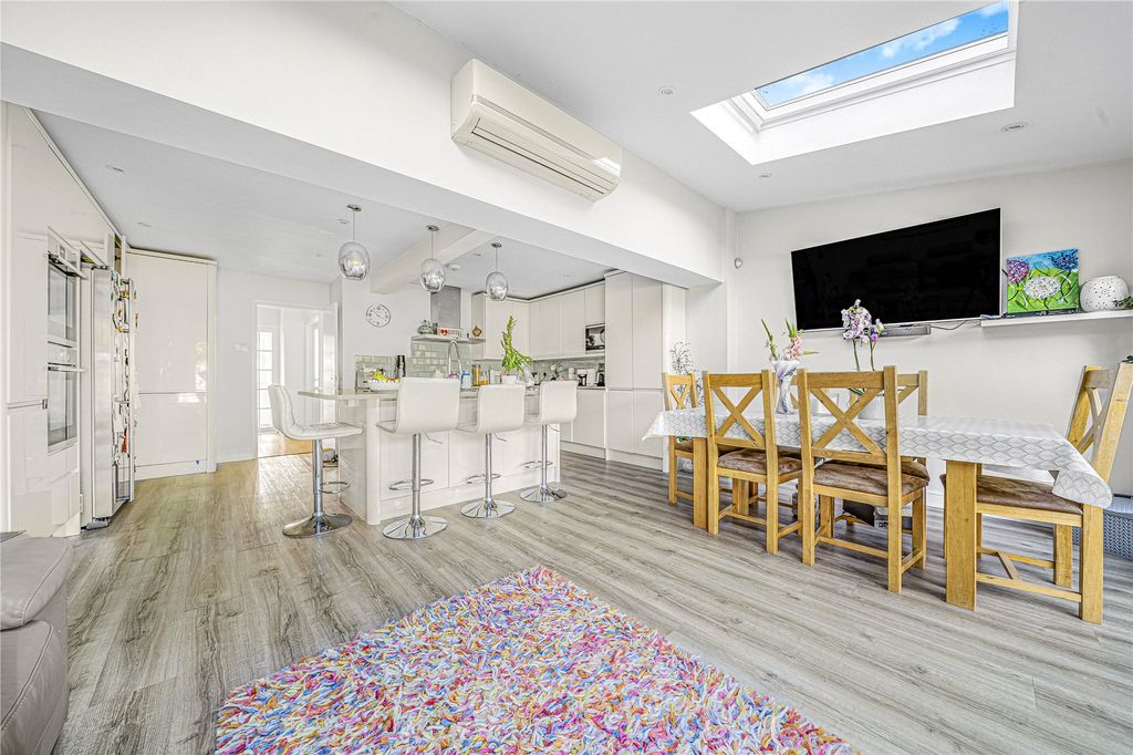 Property photo 2 of 25 Picture No. 15