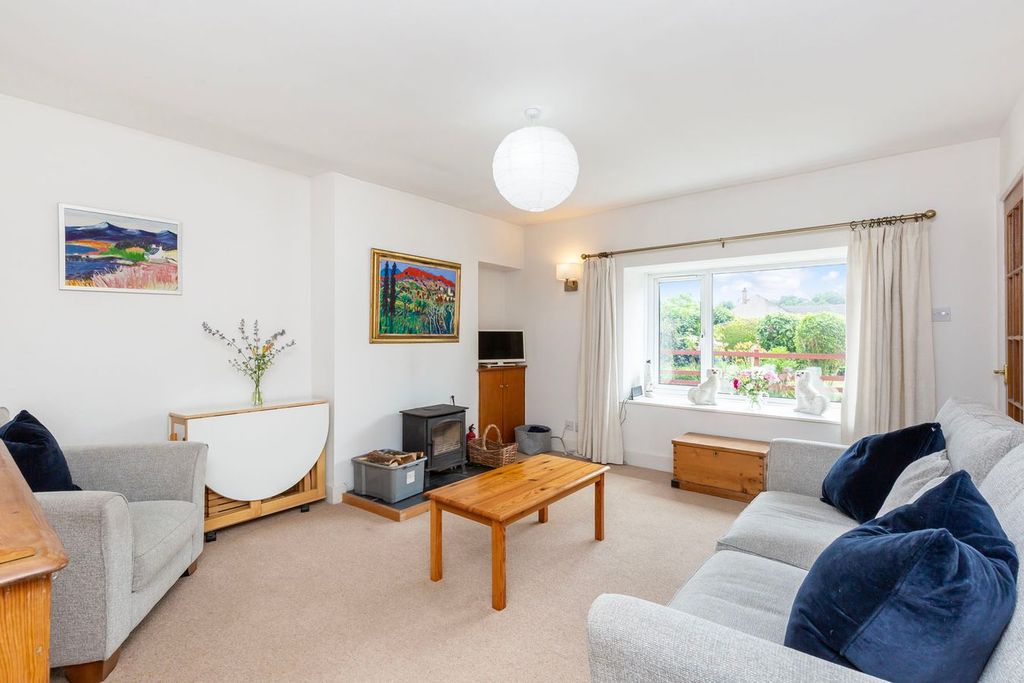 Property photo 3 of 11