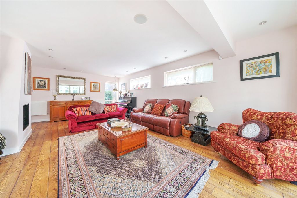 Property photo 3 of 37 Picture No. 24