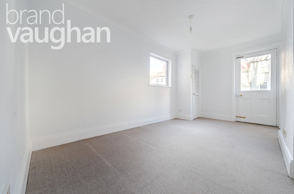 Property photo 3 of 9 Bedroom