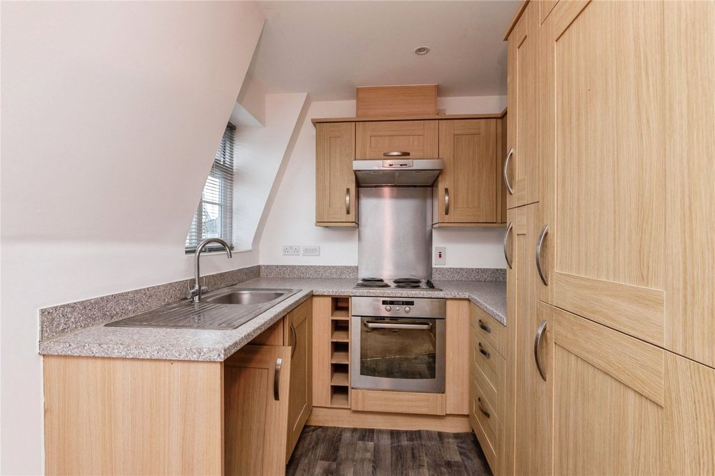Property photo 3 of 11 Kitchen
