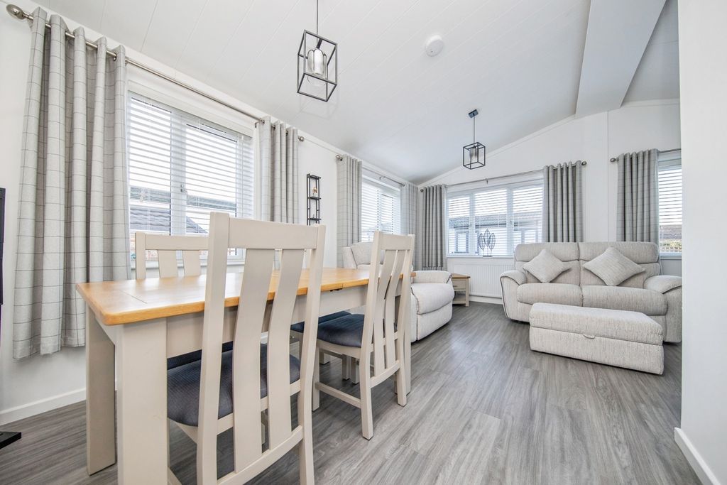 Property photo 2 of 18 Pbox-Img.Jpg