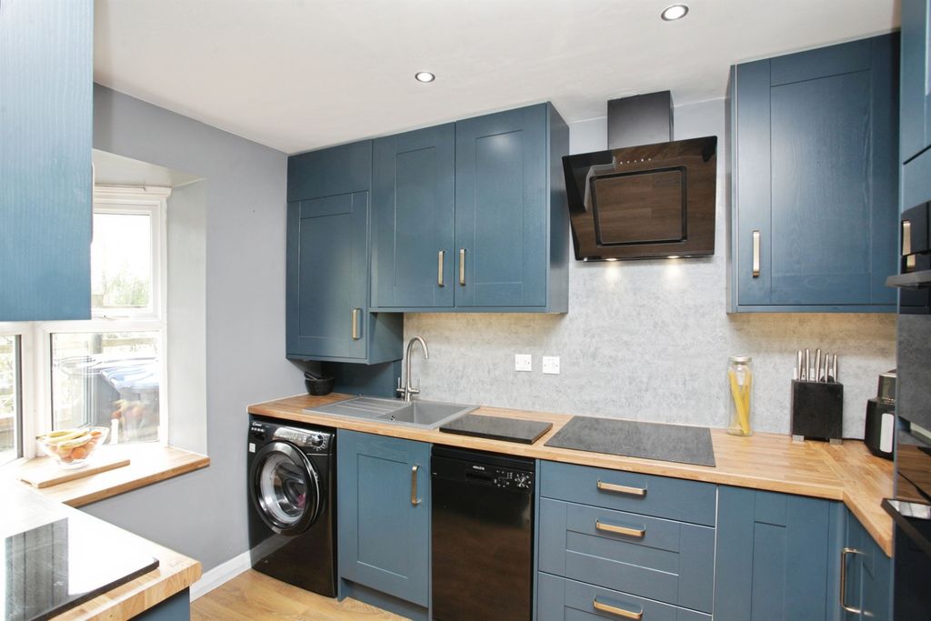 Property photo 2 of 30