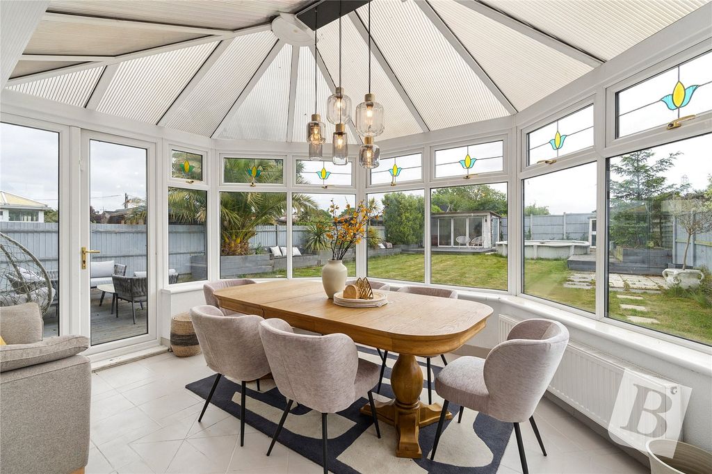 Property photo 2 of 23 Conservatory