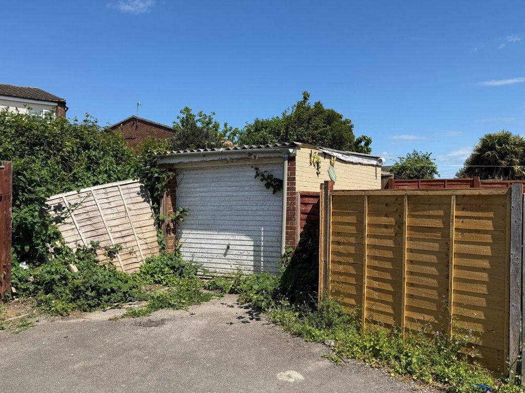 Property photo 2 of 4 Garage 4 In Compound