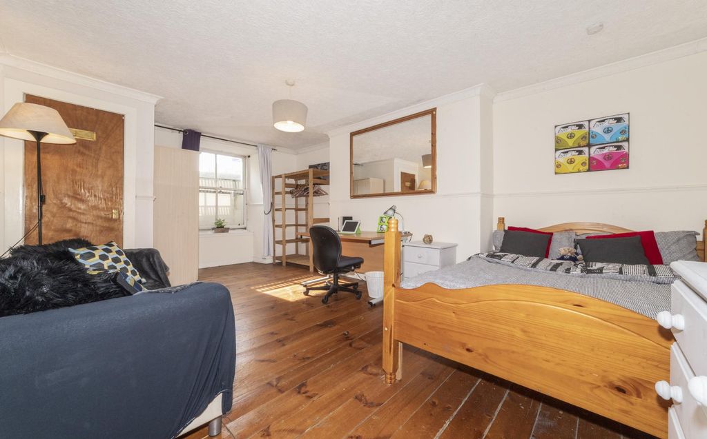 Property photo 1 of 11 Photo 0