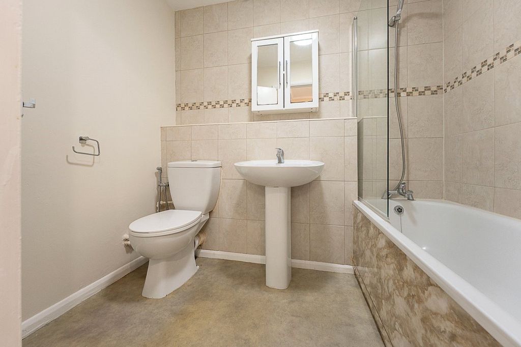 Property photo 3 of 16 Picture No. 02