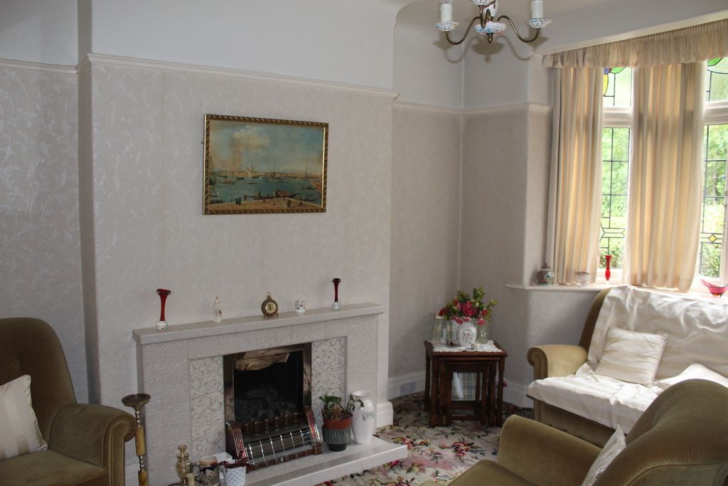 Property photo 3 of 22 Lounge