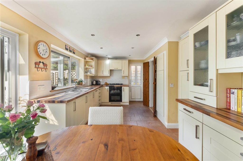 Property photo 2 of 16 38 Wales Street, Kings Sutton-10.Jpg