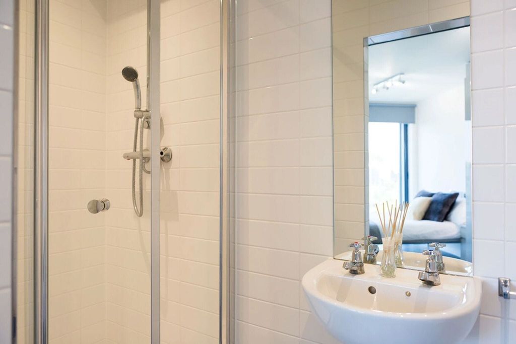 Property photo 2 of 10 Bathroom