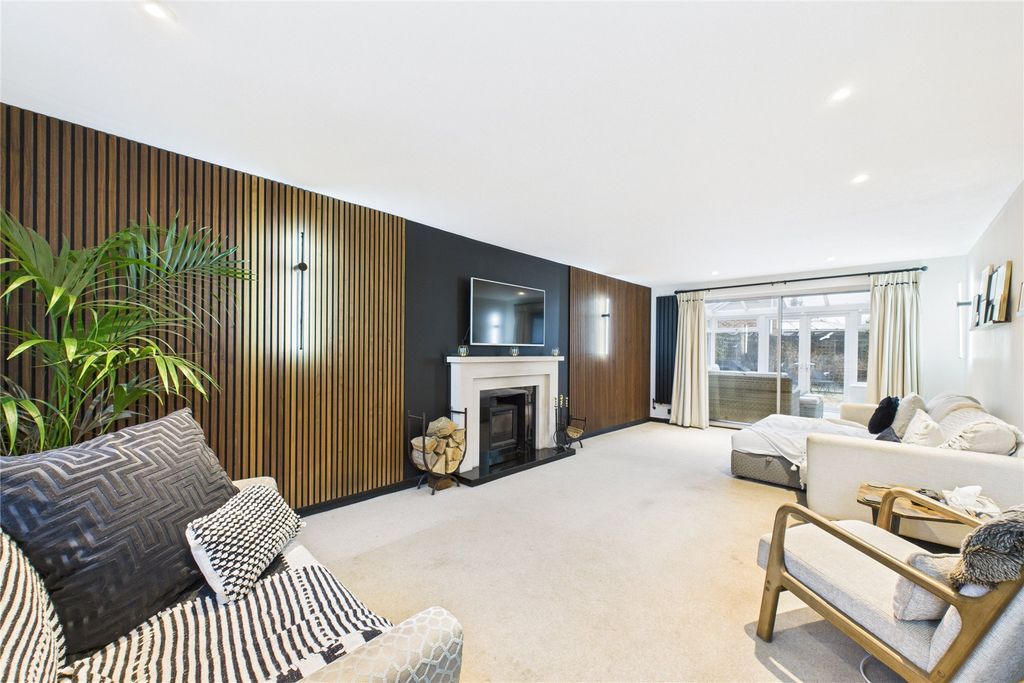 Property photo 2 of 15 Picture No. 17