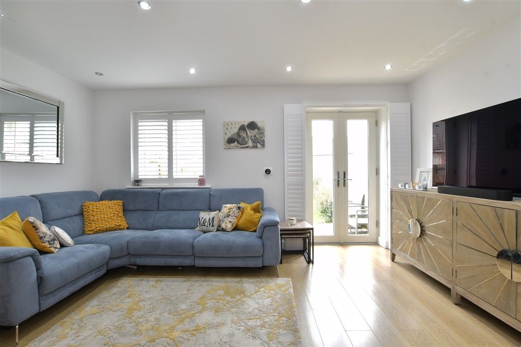 Property photo 3 of 11 Lounge/Dining Room