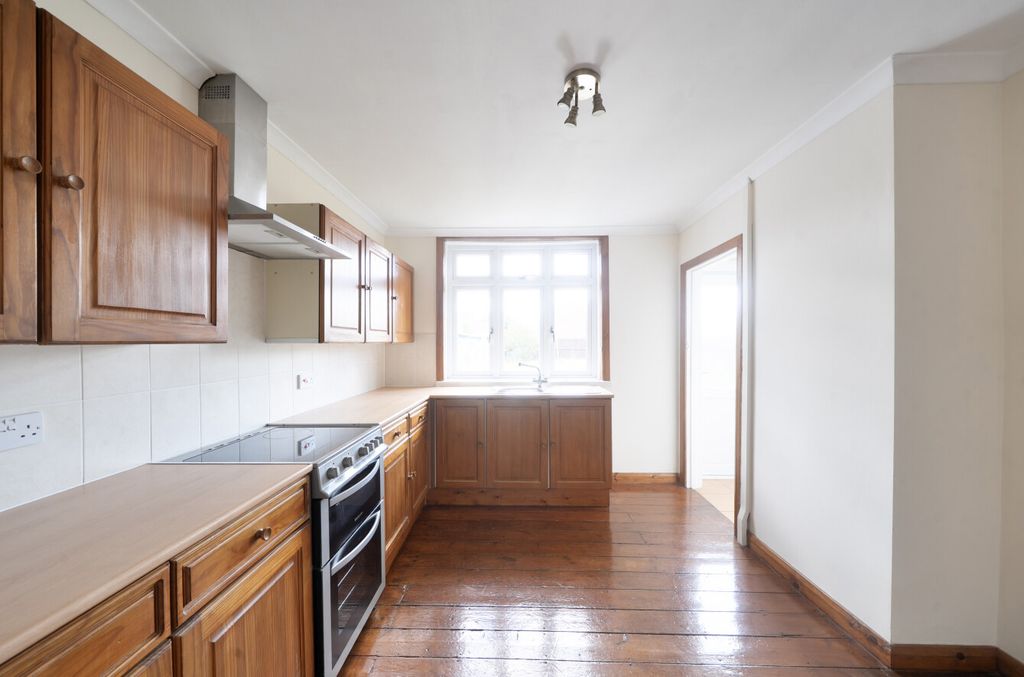 Property photo 3 of 10 1464018-21-6A073A...