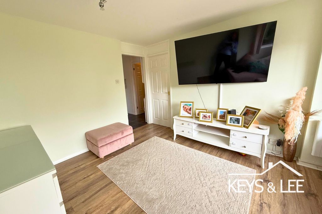 Property photo 3 of 9 4380604
