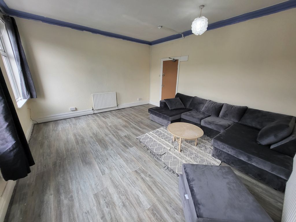 Property photo 3 of 12 Gallery