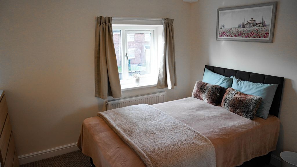 Property photo 1 of 9 Bedroom