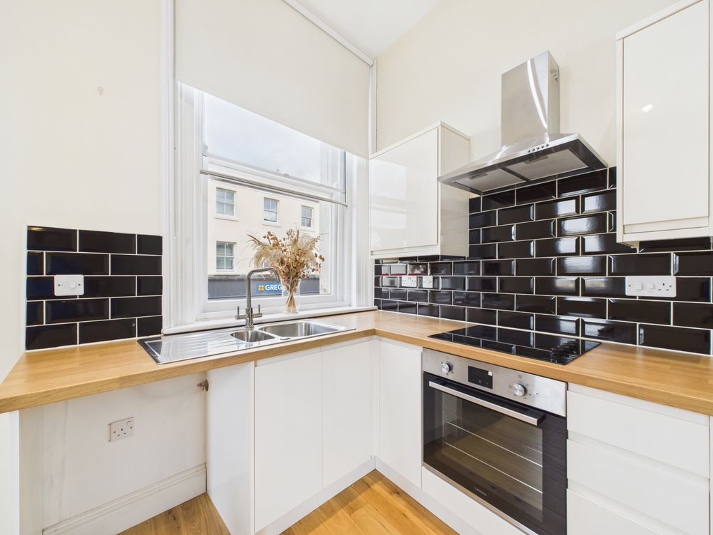 Property photo 3 of 10 Cam01721G0-Pr0104-Still002