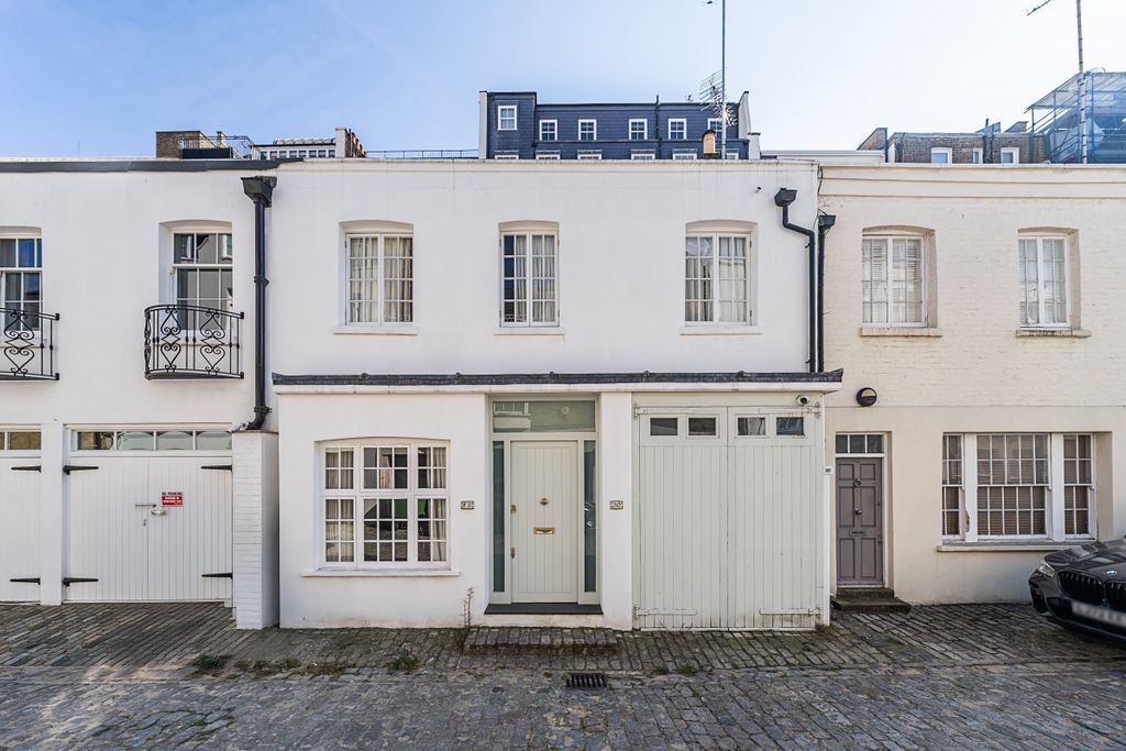 Property photo 2 of 23 30-Belgrave-Mews-...